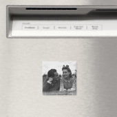 Jong koppel liggend op gras magneet (Insitu (Vaatwasser))