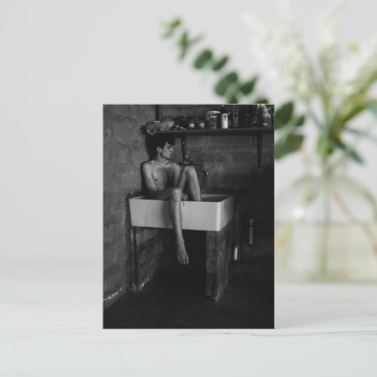 Jong Man in een gootsteen Briefkaart (Staand voorkant)