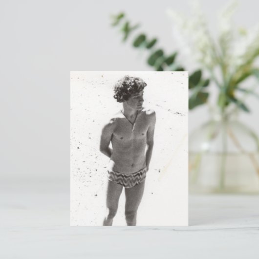 Jong man in Speedos Briefkaart (Staand voorkant)