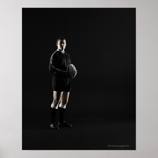 Jong man met rugbybal, portret poster (Voorkant)