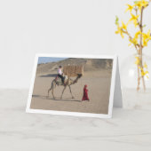 Jong Meisje Met Kameel Kaart (Gele Bloem)