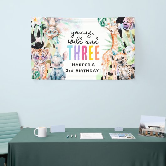 Jong, wild & drie safari dieren 3e verjaardag spandoek (Beurs)