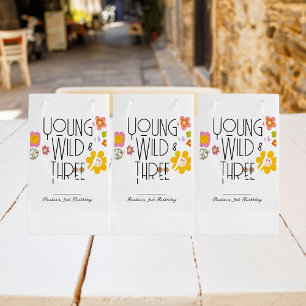 Jong, Wild & Drie   Verjaardagscadeauzak   Glimlac Klein Cadeauzakje