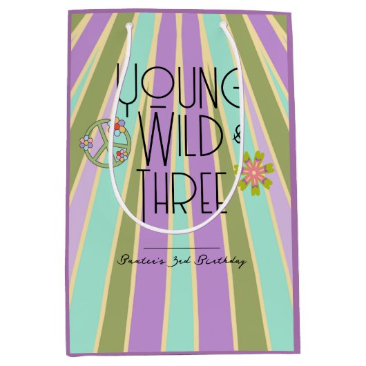 Jong, Wild & Drie | Verjaardagscadeauzak | Koelen Medium Cadeauzakje (Voorkant)