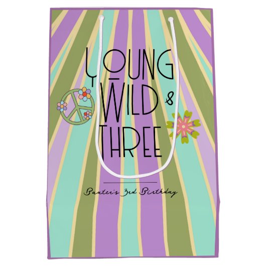 Jong, Wild & Drie | Verjaardagscadeauzak | Koelen Medium Cadeauzakje (Achterkant)