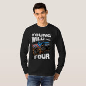 Jong, Wild en 4e verjaardag Jongen Monster Truck P T-shirt (Voorkant volledig)