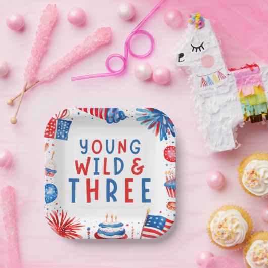 Jong Wild en Drie 4 juli 3 Verjaardag Papieren Bordje (Feest)