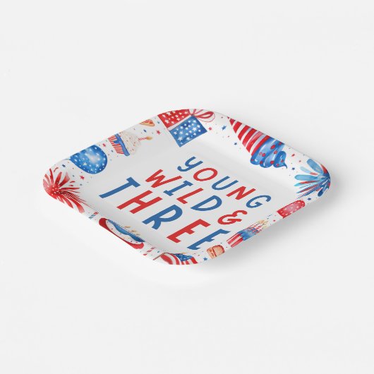 Jong Wild en Drie 4 juli 3 Verjaardag Papieren Bordje (Gebogen)