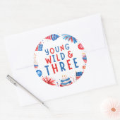 Jong Wild en Drie 4 juli 3de verjaardag Ronde Sticker (Envelop)
