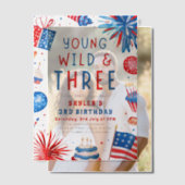 Jong Wild en Drie 4th Juli 3rd Verjaardagsfeest Vellum Uitnodigingen (Offset (Koppel))