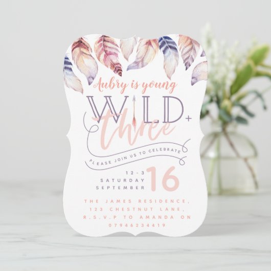 Jong, wild en drie derde verjaardagsuitnodiging. kaart (Staand voorkant)