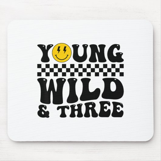 Jong Wild En Drie Groovy Retro 3 Jaar Oud Kind Muismat (Voorkant)