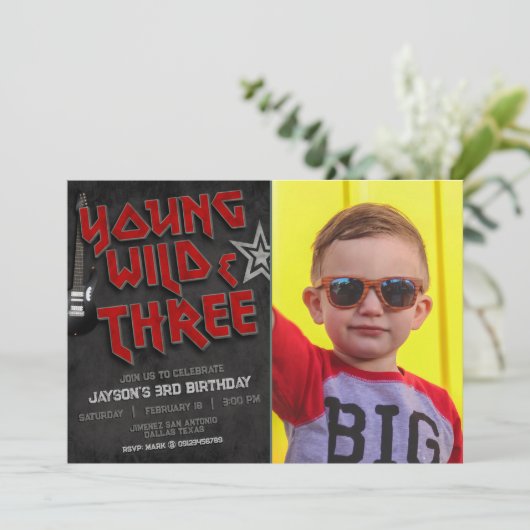 Jong, Wild en Drie met Foto Rock Uitnodiging (Staand voorkant)