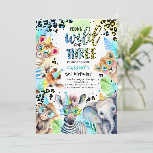 Jong wild en drie safari blauwe jongen verjaardag kaart (Staand voorkant)
