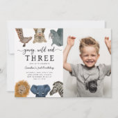 Jong, wild en drie Safari verjaardagsfeest foto Kaart (Voorkant)