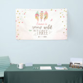 Jong wild en drie verjaardag banner Roze Meisje (Beurs)