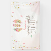 Jong wild en drie verjaardag banner Roze Meisje (Verticaal)