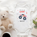 Jong wild en een 1e Verjaardag Kinder Monster Auto Romper<br><div class="desc">Young Wild And One 1st Birthday Kinder Monster Car Trucks Birthday Baby Bodysuit heeft een schattige en kleurrijke monstertruck met de tekst "Young, wild and one" in het moderne typografische script geaccentueerd met het nummer 1 en doodles. Hieronder personaliseer met uw aangepaste naam. Perfect voor kinderen tweede verjaardag vieringen. Ontworpen...</div>
