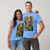 Jonge ananas groeit onder de tropische zon retro t-shirt (Unisex)