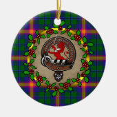 Jonge Clan Badge & Tartan Gepersonaliseerde Kerstm Keramisch Ornament (Voorkant)