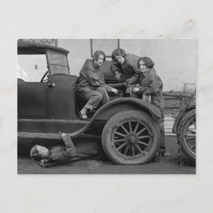 Jonge dame auto mechanica, 1927 briefkaart