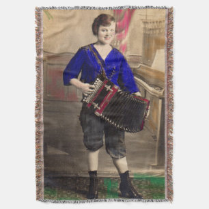 Jonge dame uit 1920, ordionist RPPC Deken