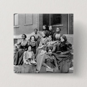 Jonge dames bij Fisk, jaren 1890 Vierkante Button 5,1 Cm