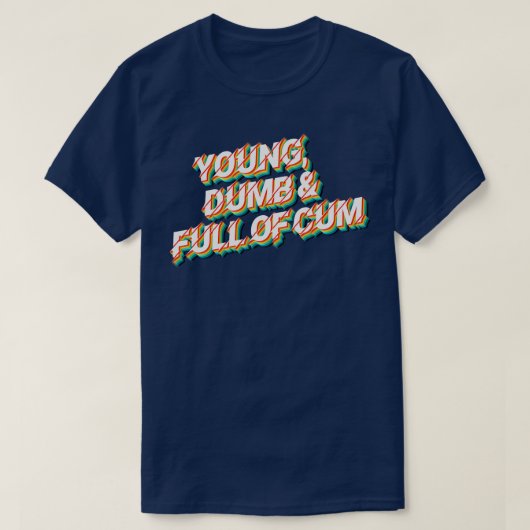 Jonge domme vol met 80s retro stijl typografische t-shirt (Design voorkant)