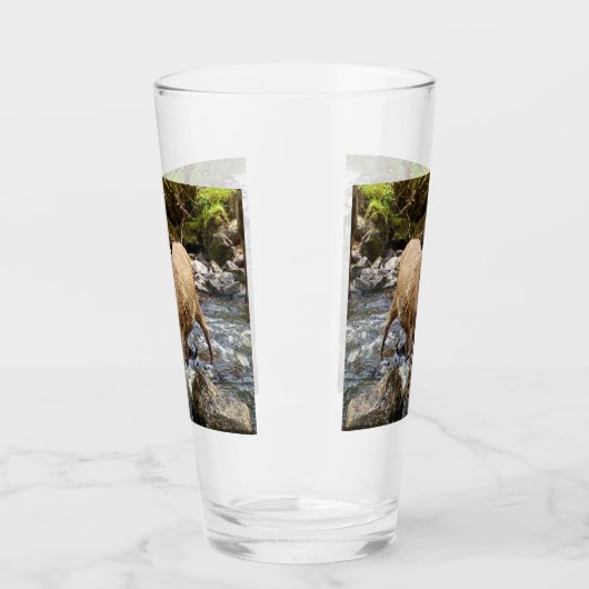 Jonge edelherten op rivier glas (Links)