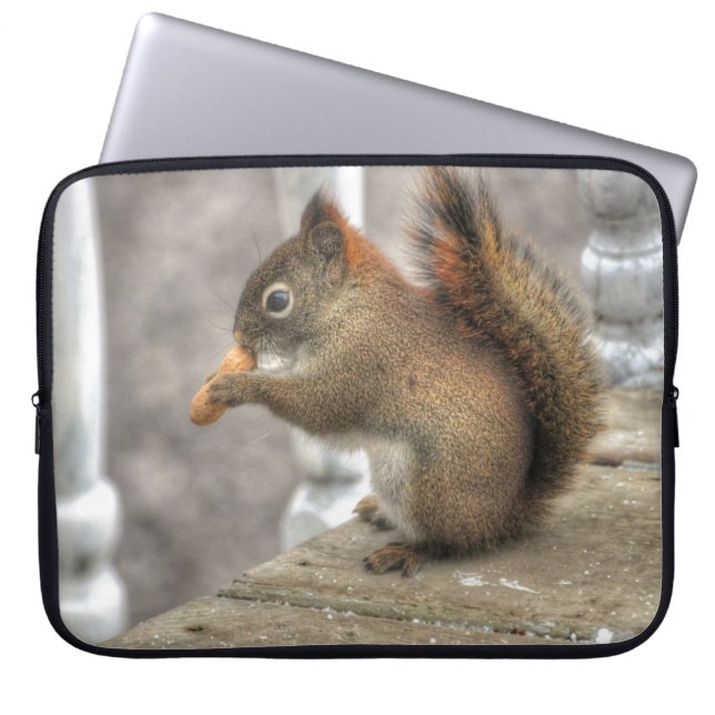 Jonge eekhoorn die een pinda eet laptop sleeve (Voorkant)