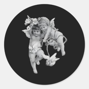Jonge engelachtige cherubs spelen met hun duif ronde sticker