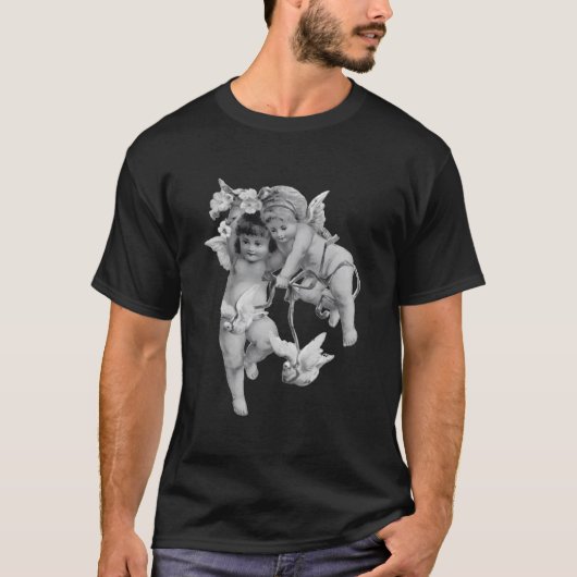 Jonge engelachtige cherubs spelen met hun duif t-shirt (Voorkant)