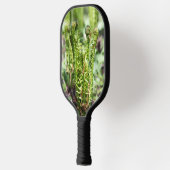 Jonge gieren wakker maken in de tuinpuzzel pickleball paddle (Links)