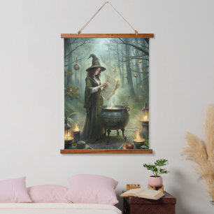 Jonge Heks in Mystiek Woud Ritueel Hangend Wandkleed