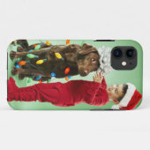 Jonge jongen die kerstverlichting rond een hond wi Case-Mate iPhone case (Achterkant (horizontaal))