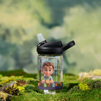 jonge jongen speelt met blokken met bracha waterfles