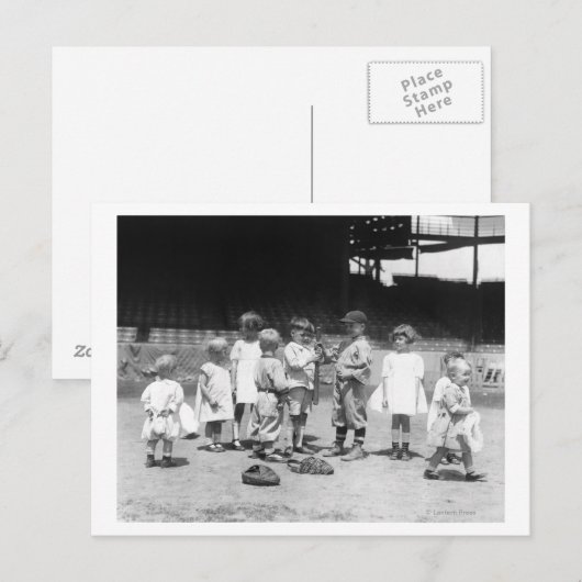 Jonge jongens en meisjes op het veld Baseball Briefkaart (Voorkant / Achterkant)