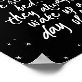 Jonge Jongens Moeten Nooit Naar Bed Worden Gestuur Poster (Hoek)