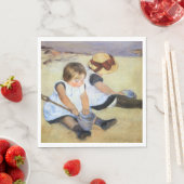 Jonge kinderen die op de strand spelen (Mary Cassa Servet (Insitu)