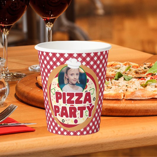 Jonge kinderen van de Rode Pizza Partij Papieren Bekers