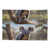 Jonge Koala bij een meer Kussensloop (Achterkant)