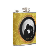 Jonge koppel zwarte silhouet die elkaar kussen heupfles (Rechts)