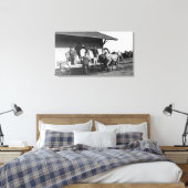 Jonge Mannen die op een Mule Wagon zingen Canvas Afdruk (Insitu (Slaapkamer))
