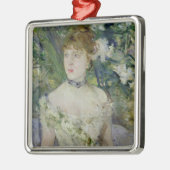 Jonge meid in een ballengon, 1879 metalen ornament (Links)