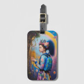 Jonge meid in het bos met rugzak bagagelabel (Voorkant (verticaal))