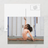 Jonge meisjesgymnast die haar vloer beoefent briefkaart (Voorkant / Achterkant)
