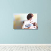 jonge moeder borstvoeding geeft haar baby canvas afdruk (Insitu (Houten vloer))