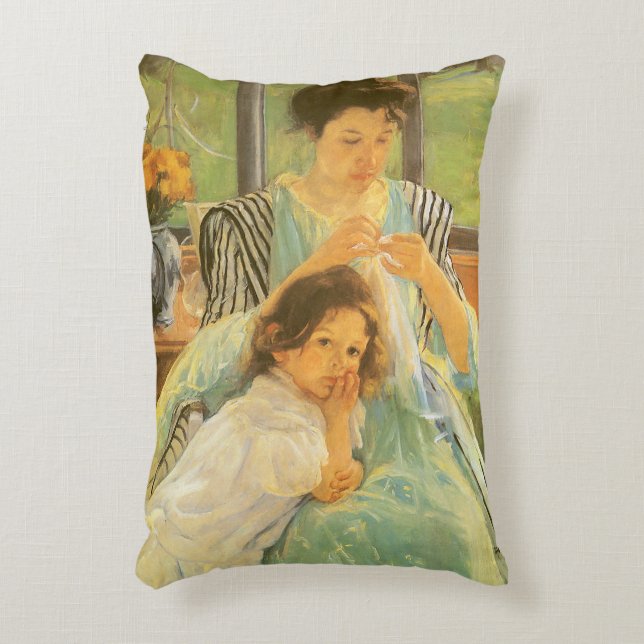 Jonge moeder naai door Mary Cassatt,  kunst Accent Kussen (Voorkant(Verticaal))