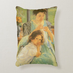 Jonge moeder naaiend door Mary Cassatt Accent Kussen