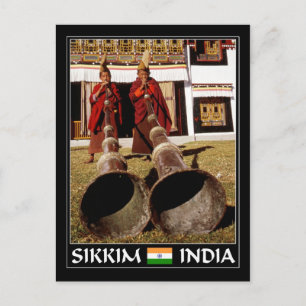 Jonge monniken blazen de sportschool in Sakkim, In Briefkaart